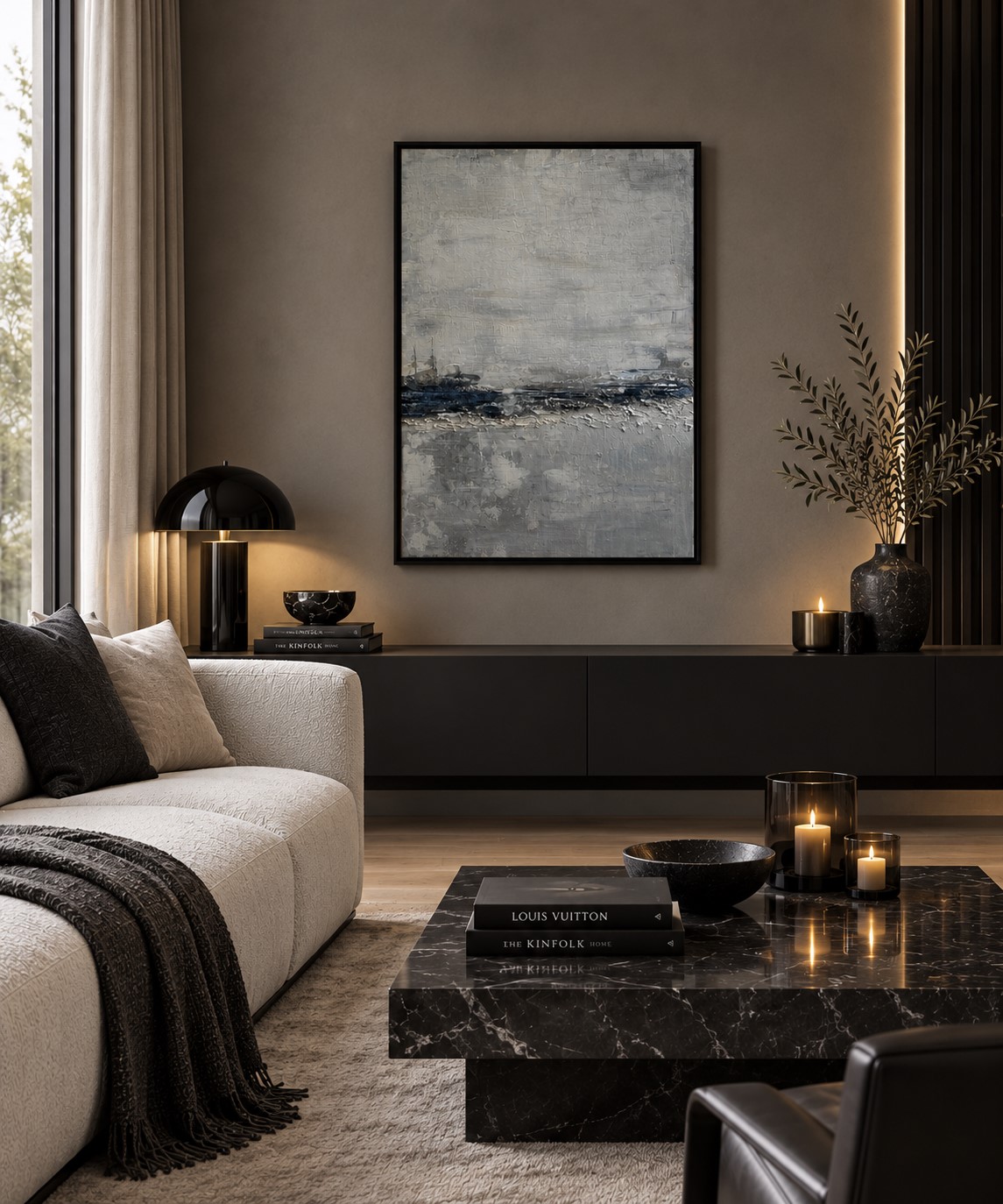 Frozen av Marina Englund Art Göteborg. Ljus taktil tavla med struktur inspirerad av nordisk vinter och frusna hav. Abstrakt originalmålning i blandteknik med krispiga, skulpturala lager. Inramad i elegant svävarram.